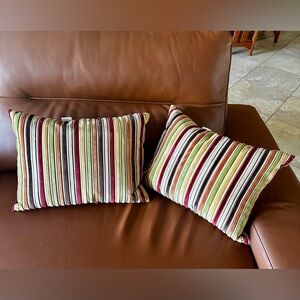 Pier 1 Pair (2) of matching velvet striped feather pillows.
Clean & comfortable!